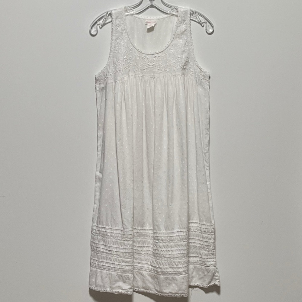 Shabby Chic Rachel Ashwell cotton swiss dot embroidered Lightweight nightgown